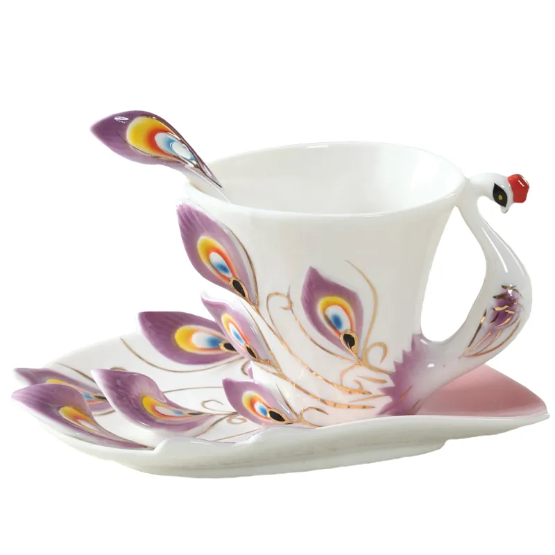 Ny design Peacock Coffee Cup Ceramic Creative Mugs Bone China 3D Color Emamel Porcelain Cup med tefat och sked kaffesuppsättningar257L