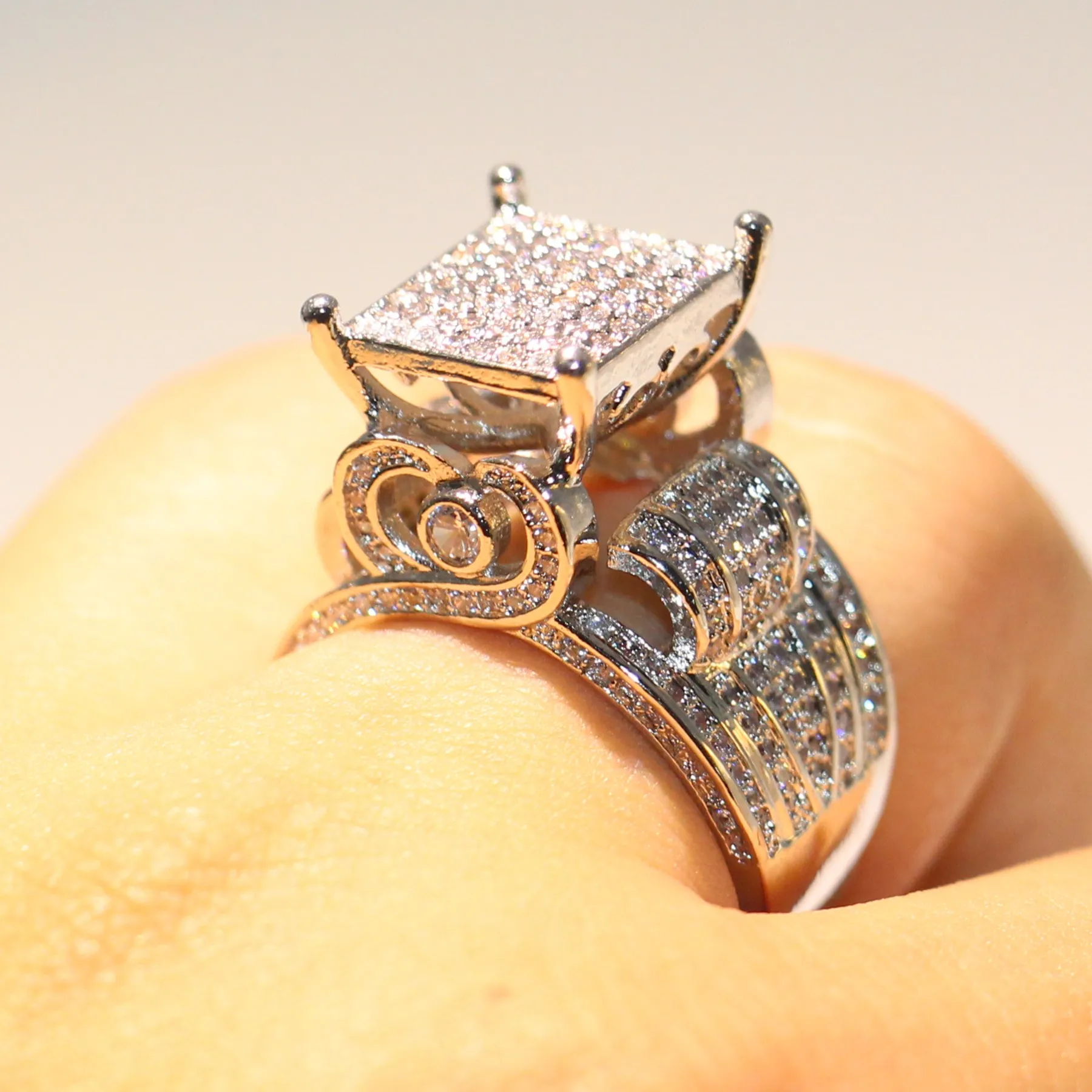 Espumante jóias de luxo alta qualidade 925 prata esterlina preenchimento pave branco safira cz diamante coruja anel festa feminino casamento banda ri253f