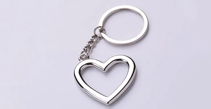 / Nouvelle nouveauté en alliage de zinc en forme de coeur porte-clés en métal pour les amoureux 310F