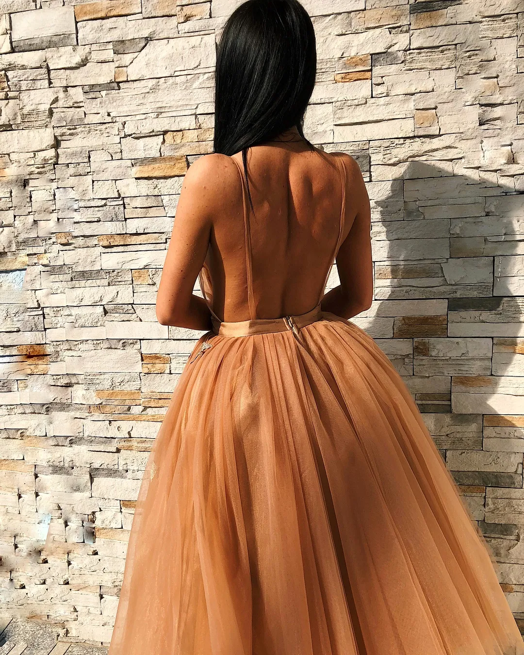 Stylish Backless Appliqued Homecoming Dresses For Juniors V Neck Short Prom Gowns A Line Pleated Knee Length Tulle Tail Party Dress 415