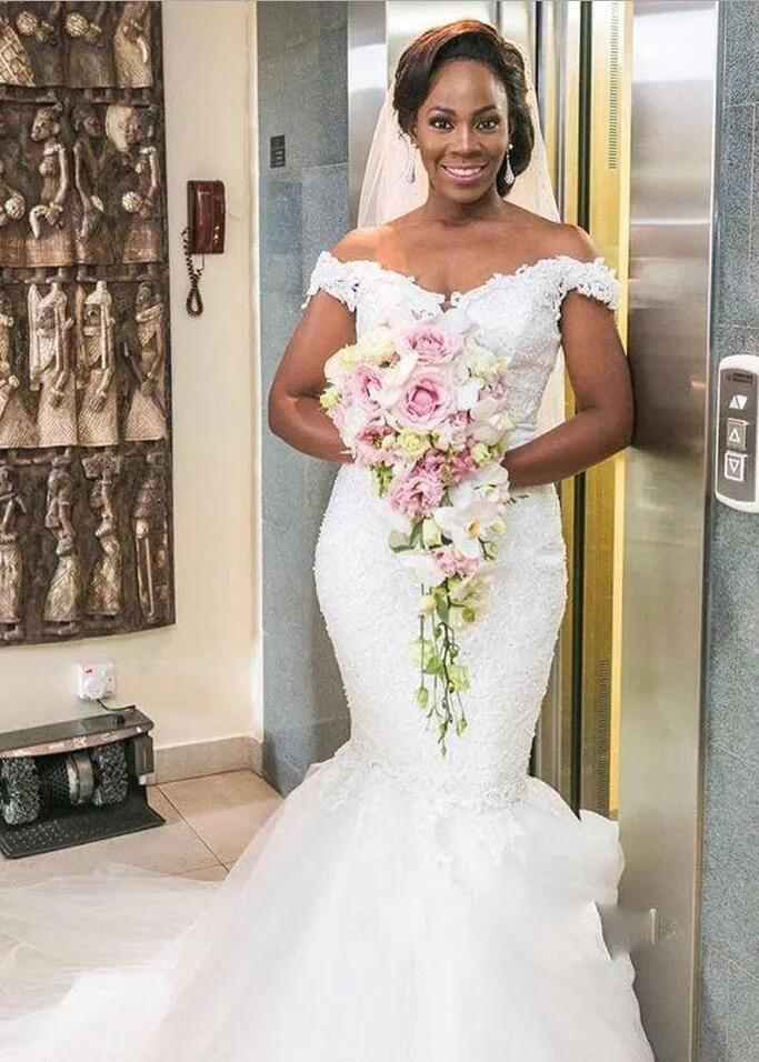 Plus Size Sereia Africano Vestidos De Casamento Elegante Fora Do Ombro Pérolas Rendas Vestido De Noiva Contagem de Trem de Tule Vestidos de Casamento Vestidos de Novia