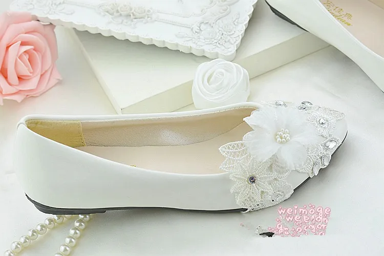 Luxe Cristal Chaussures De Mariage Femme Pumsp Blanc Dentelle Fleurs Chaton Talons Femmes Chaussures Bas Talons 2018 Pompe De Chaussure De Mariée