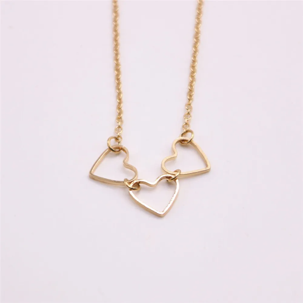 Hollow Out Love Heart Necklace 3つのペンダントの組み合わせネックレス