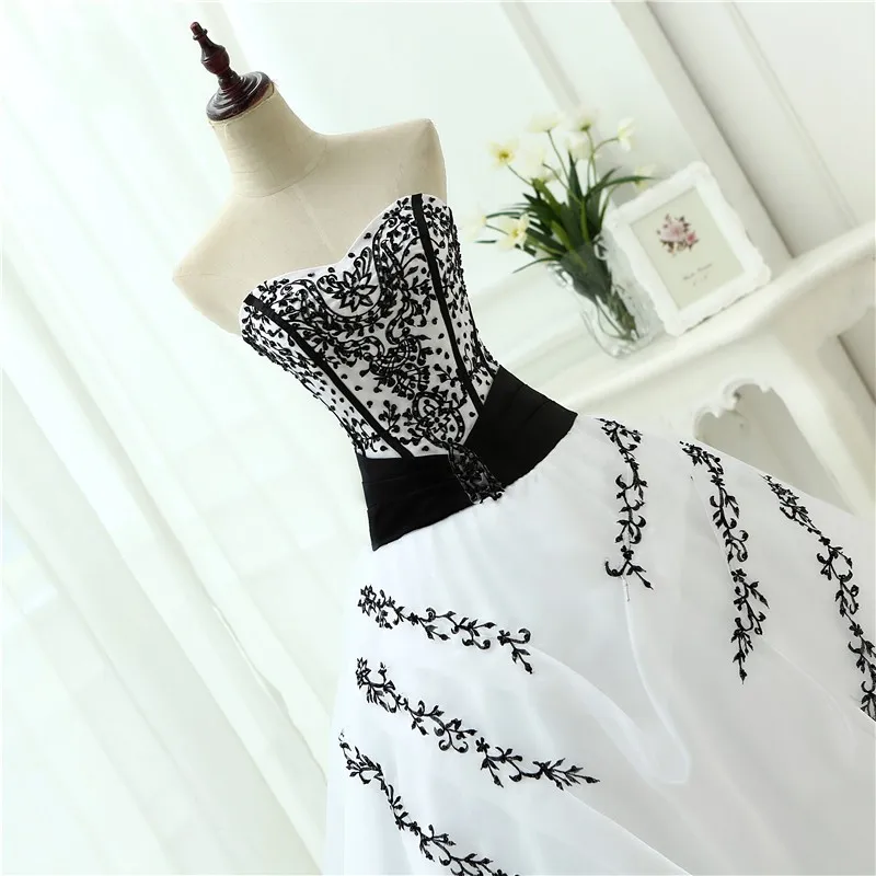Black and White Gothic Wedding Dress With Color Vintage Embroidery Ball Gown Tiered Princess Colorful Bridal Gowns Custom Made online