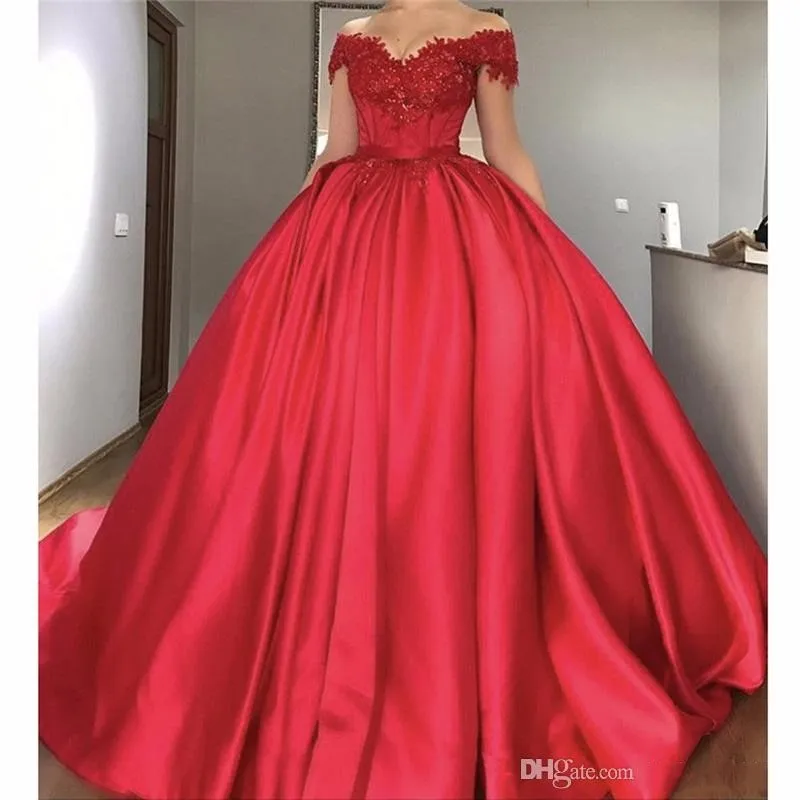 2018 Cheap Red Quinceanera Ball Gown Dresses Off Shoulder Lace Appliques Beaded Sweet 16 Sweep Train Plus Size Party Prom Evening Gowns Wear