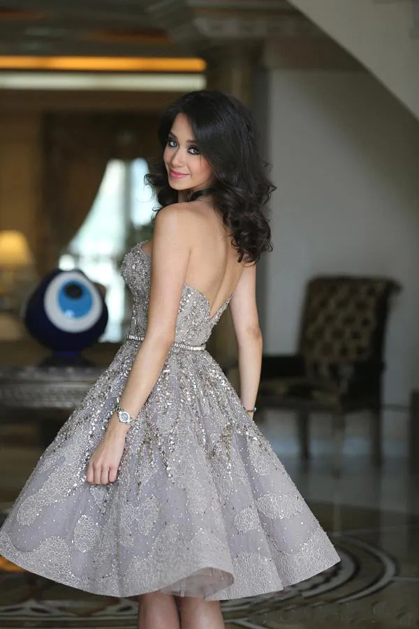 Stunning Sparkling Short Cocktail Dresses Sweetheart Off the Shoulder Knee Length Organza with Beads Top Junior Graduation Gowns