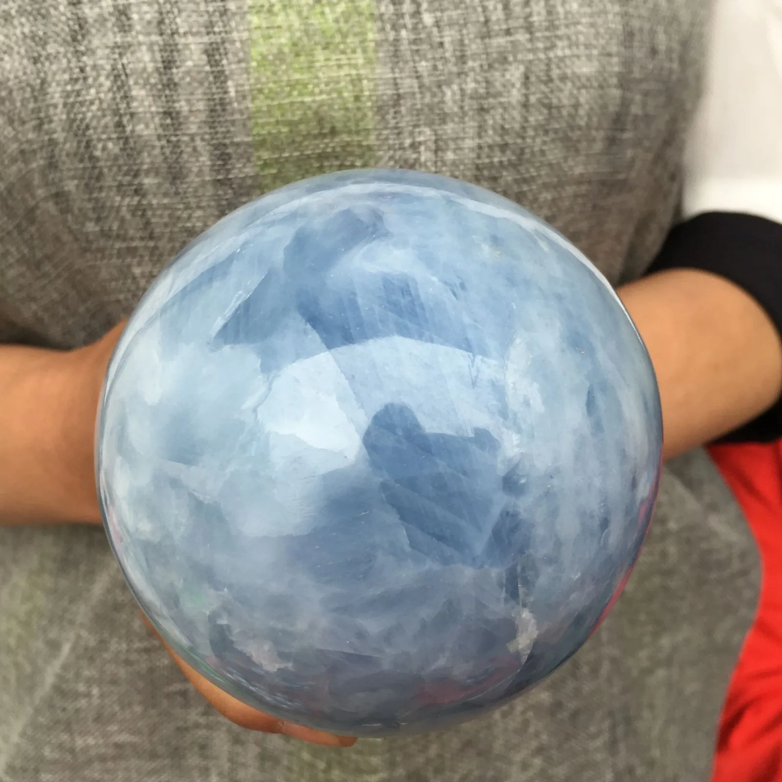 ONGEVEER 100 MM Natuurlijke magische blauwe calciet Bol kwartskristallen bol Healing246H