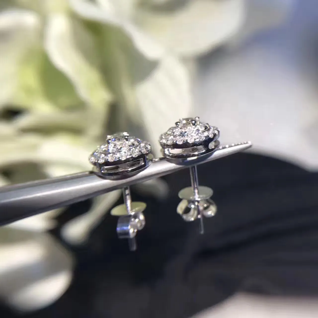 9K 14K 18Kゴールドスタッドラウンドシェイプグループ設定D FカラーVVS Clarity Moissanite Stone Earing Beautiful Forever275F