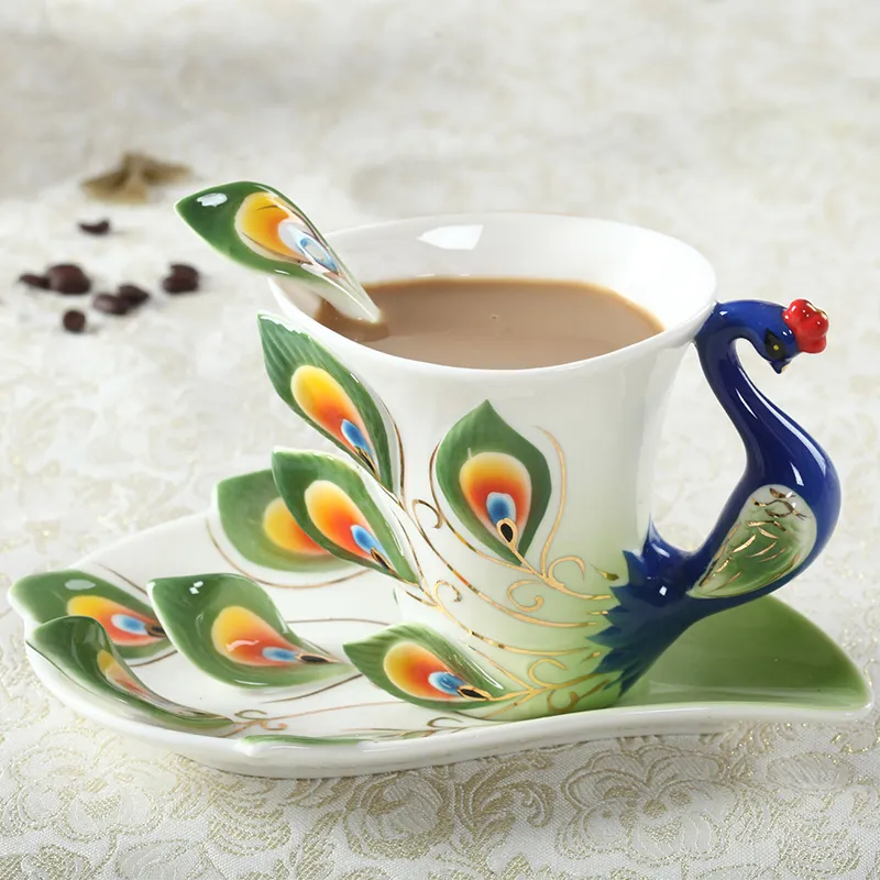 Nieuw Ontwerp Pauw Koffiekopje Keramische Creatieve Mokken Bone China 3d Kleur Emaille Porseleinen Kop Met Schotel En Lepel Koffie thee Sets317i