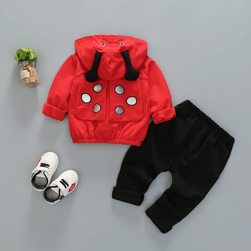 Baby Boy Ubrania jesienne z kapturem płaszczowe koszulki rękawowe Beetle Printed Toddler dla dzieci odzież Ostroja chłopców 6648194