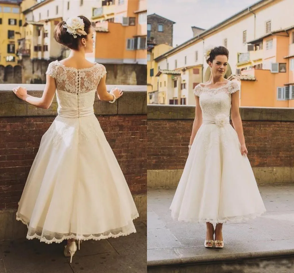 2018 New Vintage A Line Wedding Dresses Scoop Neck Short Sleeves Tea Length Lace Appliqued Garden Wdding Brida Gown