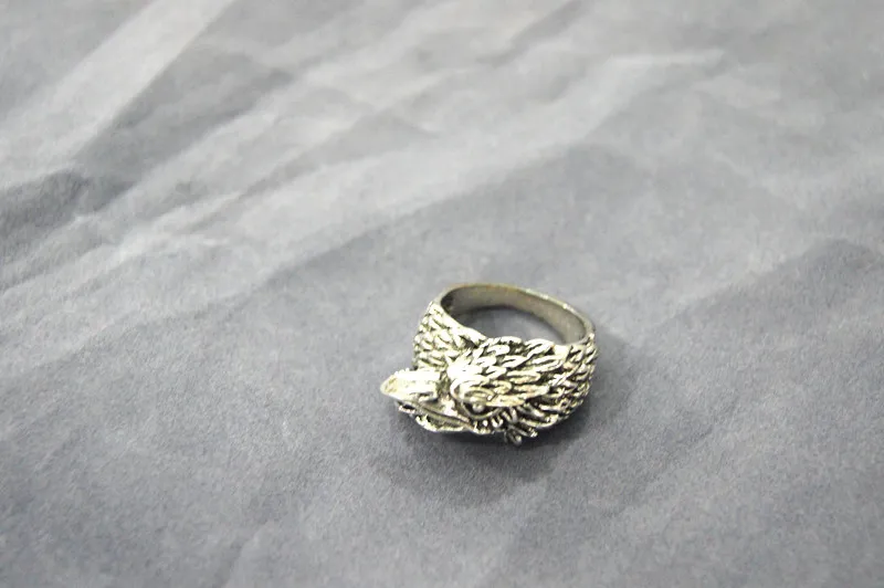 Anel de bronze da águia do vintage pengcheng macilento. O anel é a primeira escolha de um homem.
