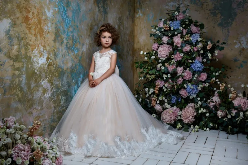 فتاة بنتليه فستان زهرة لحفلات الزفاف مع التفاف الدانتيل حبات صغيرة
