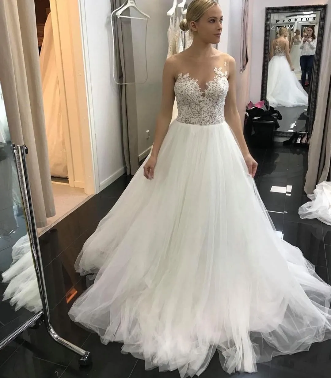 Sexy Romantic Boho Beach A Line Country Wedding Dresses Sheer Neck Lace Applique Illusion Back Sweep Train Wedding Dress Bridal Gowns
