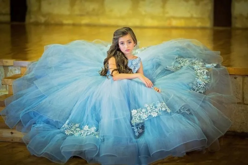 Light Sky Blue Pageant Dresses Crew Neck Lace Applique Ball Gown Ruffles Tiered Kids Long Floor Length Flower Girls Party Gowns 403