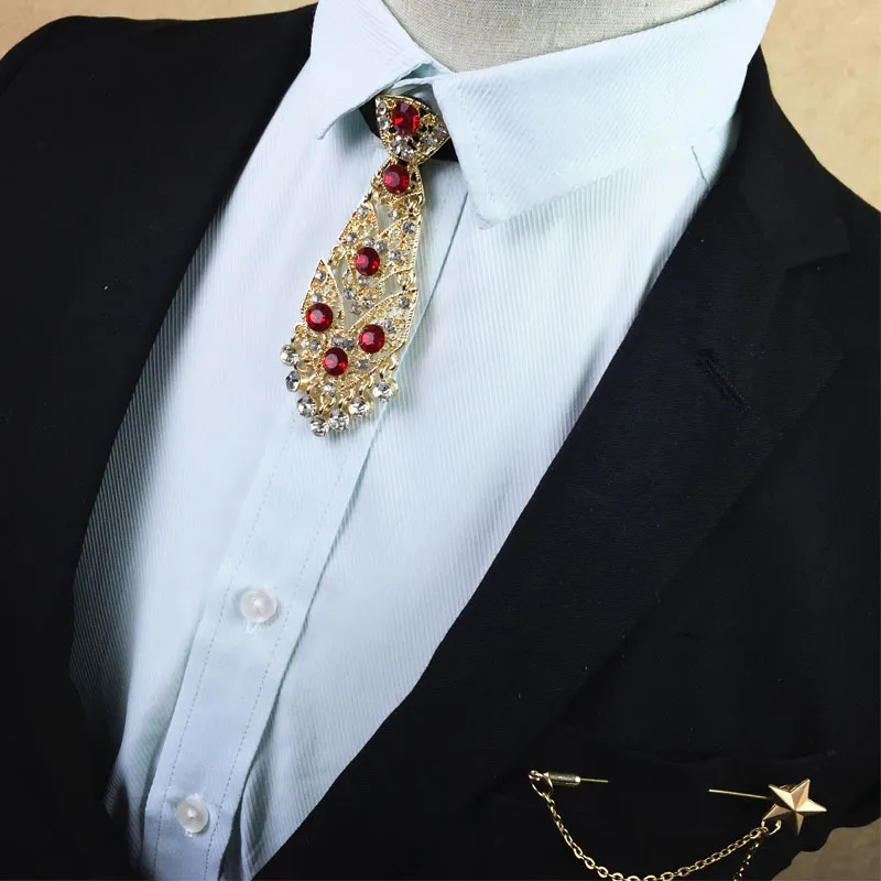 Accessori di abbigliamento di moda Diamante Argento Cravatta rossa Versione coreana del papillon da uomo Abito da sposa con colletto Fiore Broo1178102