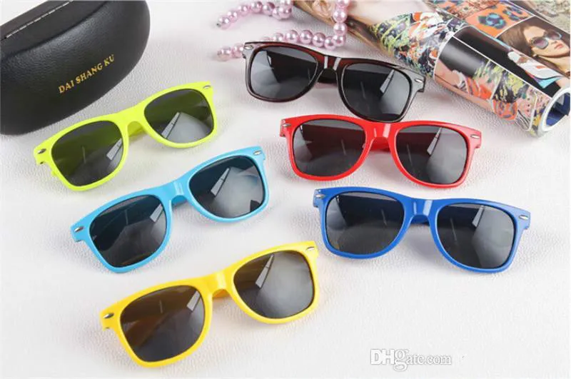 Femminili e maschi più economici occhiali da sole moderni da sole in plastica occhiali da sole in stile molti colori scegliere gli occhiali da sole176e