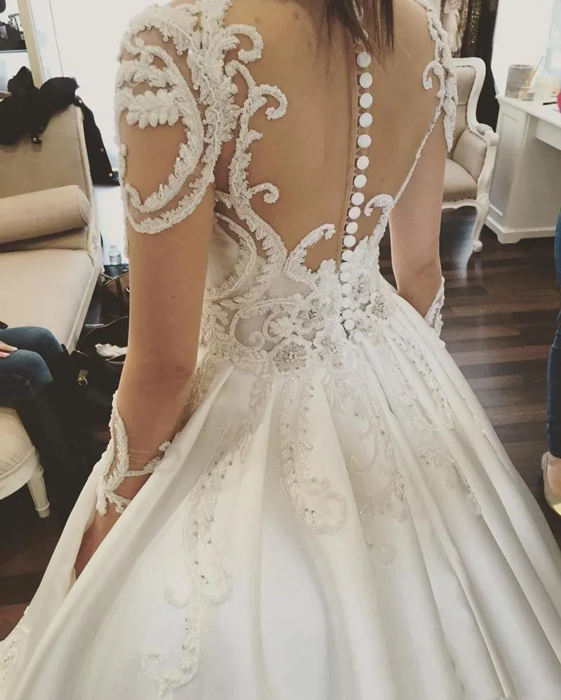 Appliced ​​Floral 2018 3D Dresses Court Train Long Illusion Hyls Ballcown Wedding Bridal Glown Custom Made Made
