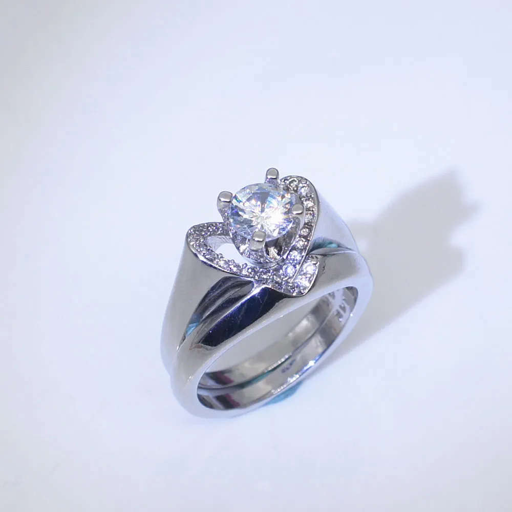 خاتم الماس الإبداعي الجديد على شكل قلب أنثى أوروبية وأزياء أزياء خاتم خطوبة سخي مجموعة خاتم كامل 246 ب