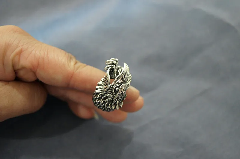 Anello d'epoca in bronzo aquila pengcheng pallido. L'anello è la prima scelta di un uomo.