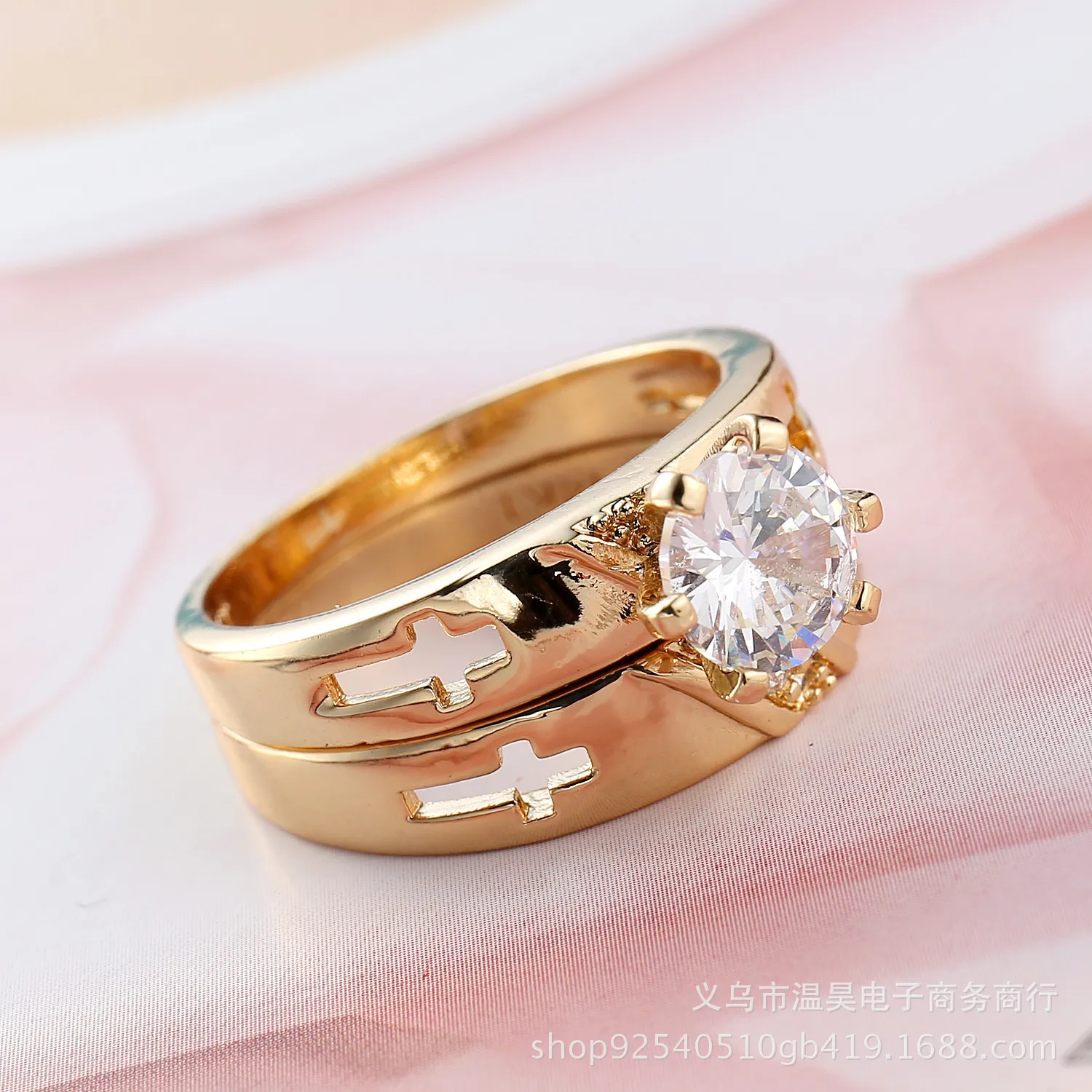 2018 new fashion simple and elegant zircon jewelry couple ring engagement party jewelry wedding ring retail whole261k