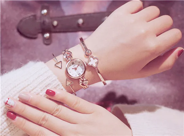 Corée populaire montre costume argent or Bracelet chaîne chanceux ciover-a et Triangle manchette Bracelet rose montre Face2766