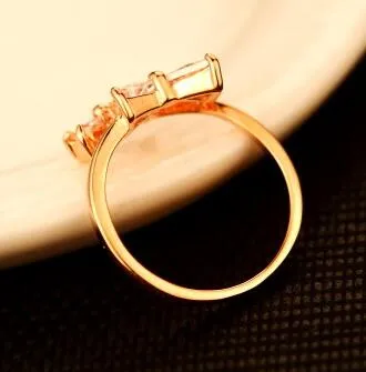 Marca coreana designer de zircônia cúbica bowknot anel moda banhado a ouro encantos anéis para mulheres263h