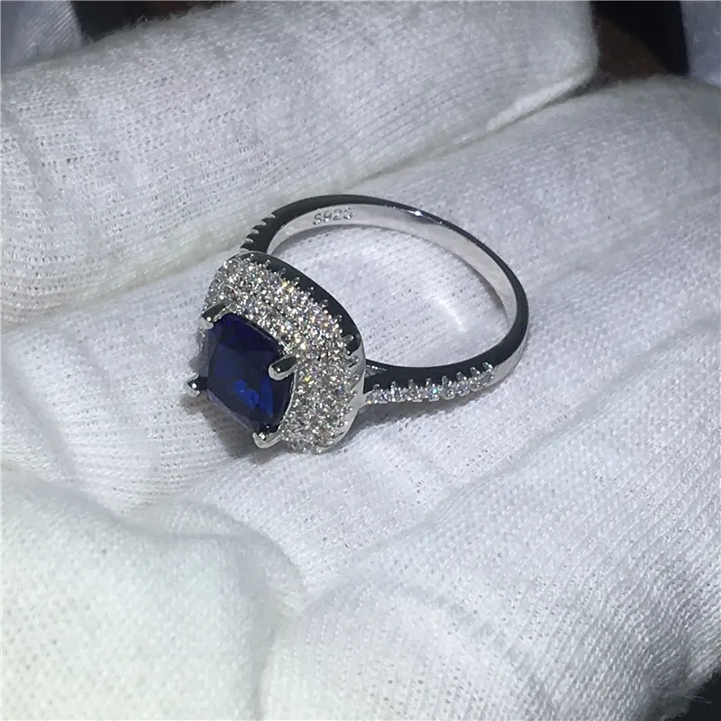 Kobiety poduszka mody Cut 3CT Blue 5A Cyrron Crystal 925 Srebrny Srebrny Pierścień Weddła zaręczynowy dla kobiet Bijoux280H