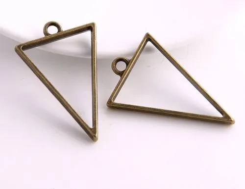 100 pz lega di fascini del triangolo colla cava vassoio vuoto lunetta impostazione argento antico pendenti con ciondoli la creazione di gioielli risultati 39x25m253D