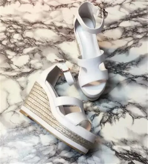 Varumärkesdesign Kvinnor Fashion Open Toe Leather Platform Cut-out Beige White Black Super High Wedge Sandals Dress Shoes