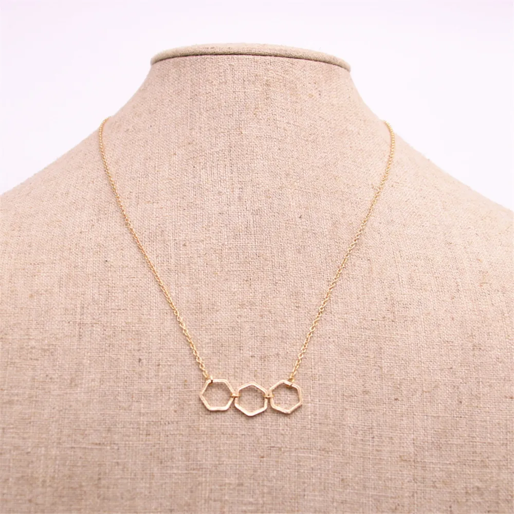 Les derniers éléments entiers lgeométriques formes pendentif collier régulier collier plaqué hexagone le cadeau aux femmes 297m