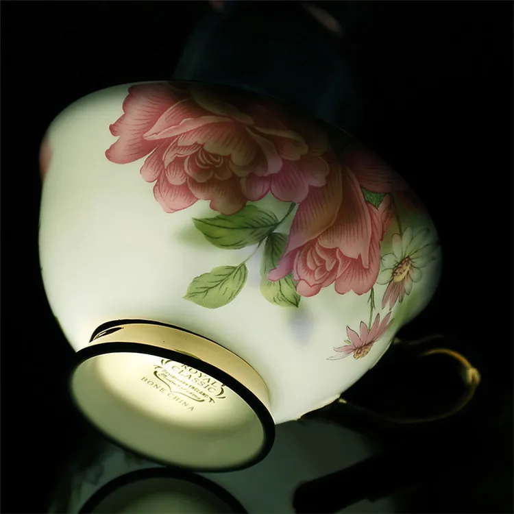 Elegante osso porcelana china chá xícaras de café e pires colher conjunto cerâmica estilo britânico tarde chá conjunto gift294c