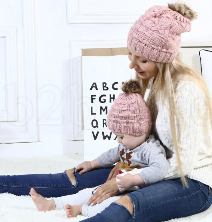 2 sztuk / zestaw mama i dziecięcy dzianie kapelusz z wełny rodziny rodziny pasujący kapelusz zima ciepła czapka pompom bobble beanie kapeluszy kka6009