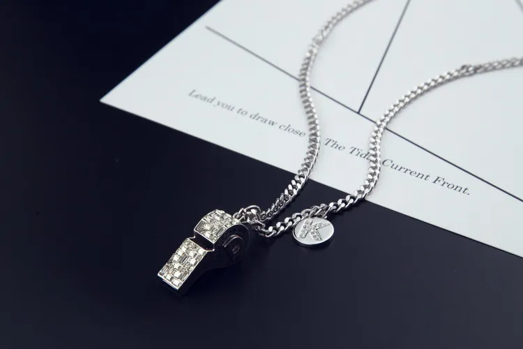 Nouvelle tendance coréenne diamant sifflet pendentif pull chaîne sifflet collier femme bijoux tempérament mode bijoux long collier 182A