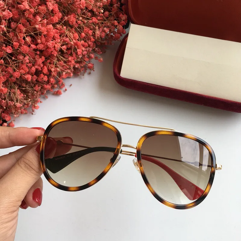 0062 zonnebrillen voor vrouwen klassieke zomerse modestijl metaal en plankframe populaire oogglazen topkwaliteit brillen UV -bescherming2253