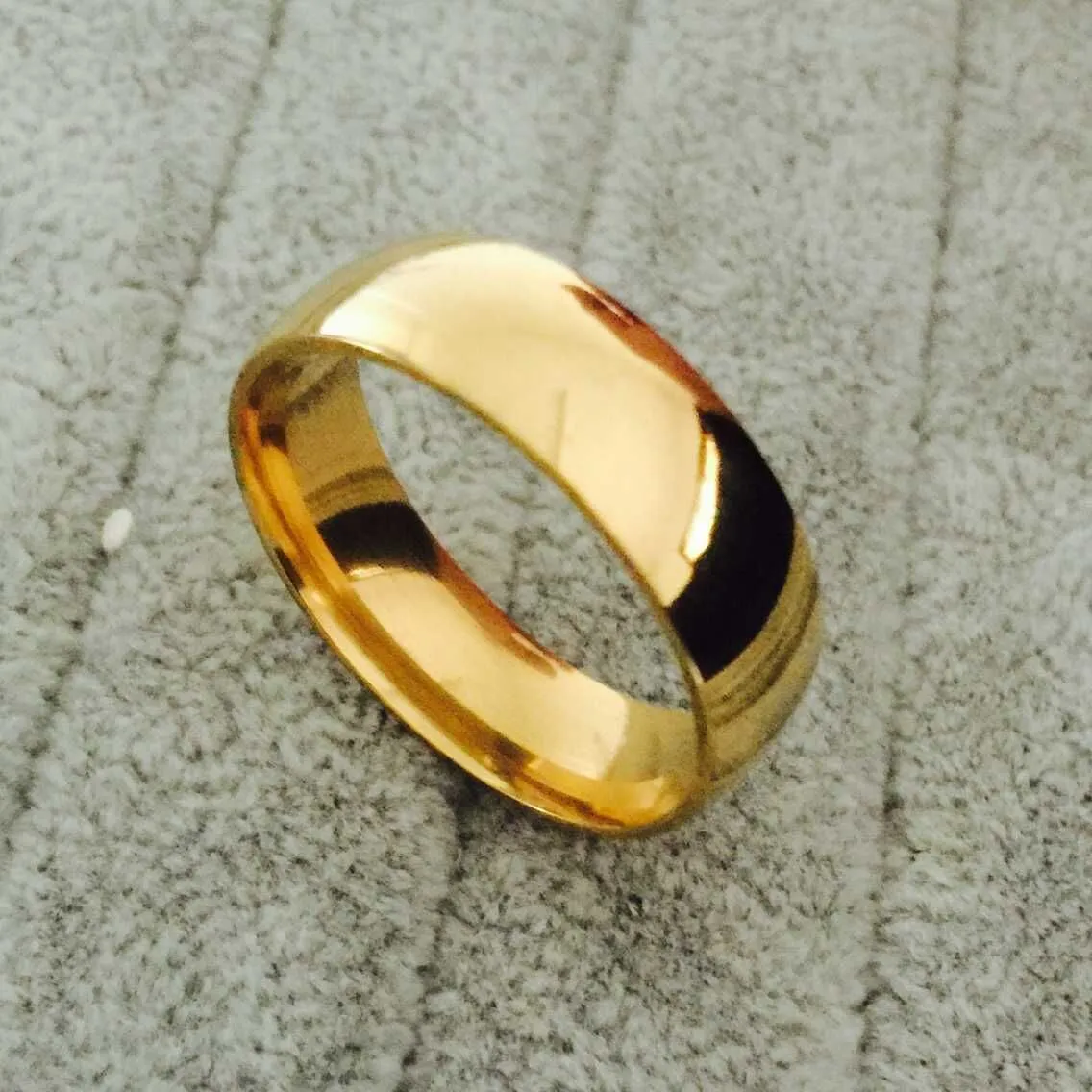 Anelli d'oro matrimoni da 8 mm ad alto polacco alto polacco gli anelli di dito in titanio da 316 litri gli uomini che non sono mai svaniti USA Dimensioni 6-14243N