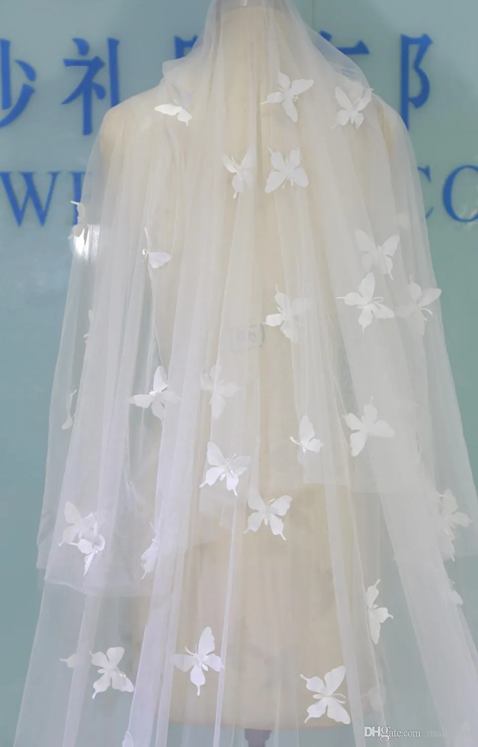 Long Ivory White Bridal Veils 3d Floral Fjärilspets Två lager lyxkatedrallängd 3m brudar bröllopslöja med kam 100% re263y