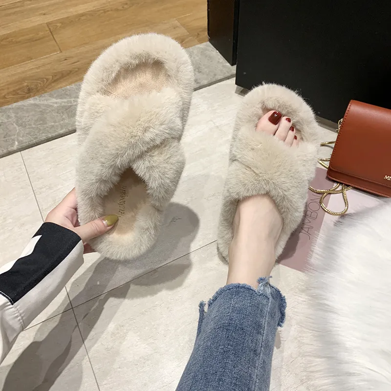 Gemütliche pelzige Rutschen Winter Frauen Haus Fuzzy Hausschuhe Kunstpelz Mode warmes Zuhause Schuhe Frau Slip auf Wohnungen weiblich Y200106