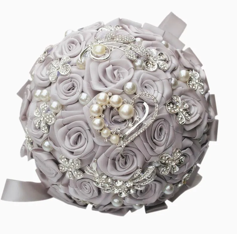 Królewskie Białe Białe Rose Artificial Fowers Wedding Bouquet Hand Holding Flowers Diamond Brooch Pearl Crystal Bukiety ślubne W125-3228J