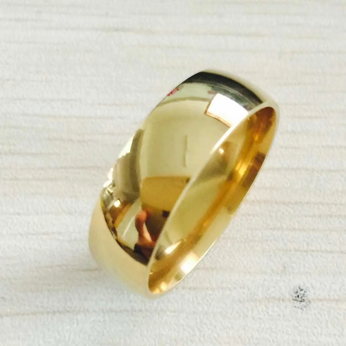 Anelli d'oro matrimoni da 8 mm ad alto polacco alto polacco gli anelli di dito in titanio da 316 litri gli uomini che non sono mai svaniti USA Dimensioni 6-14243N