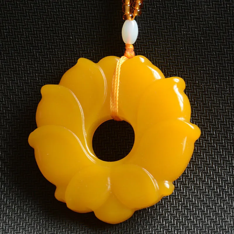 Fina smycken Kina Naturligt vackert Handcarved Yellow Jade Lotus Shape Pendant Halsband 1101116