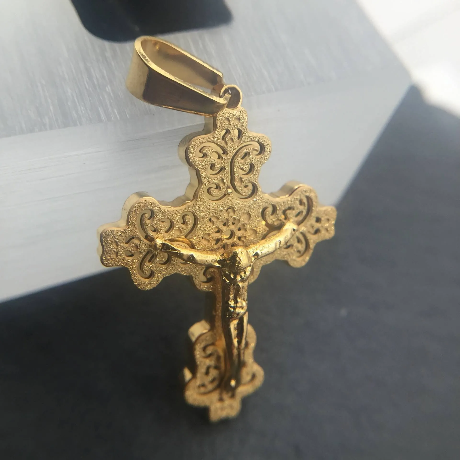 Vintage Classic Large Cross Faith Crucifix Chain Halsband Christian Jesus Religious Pendant Necklace For Women Men Charm Fine Jewe259g