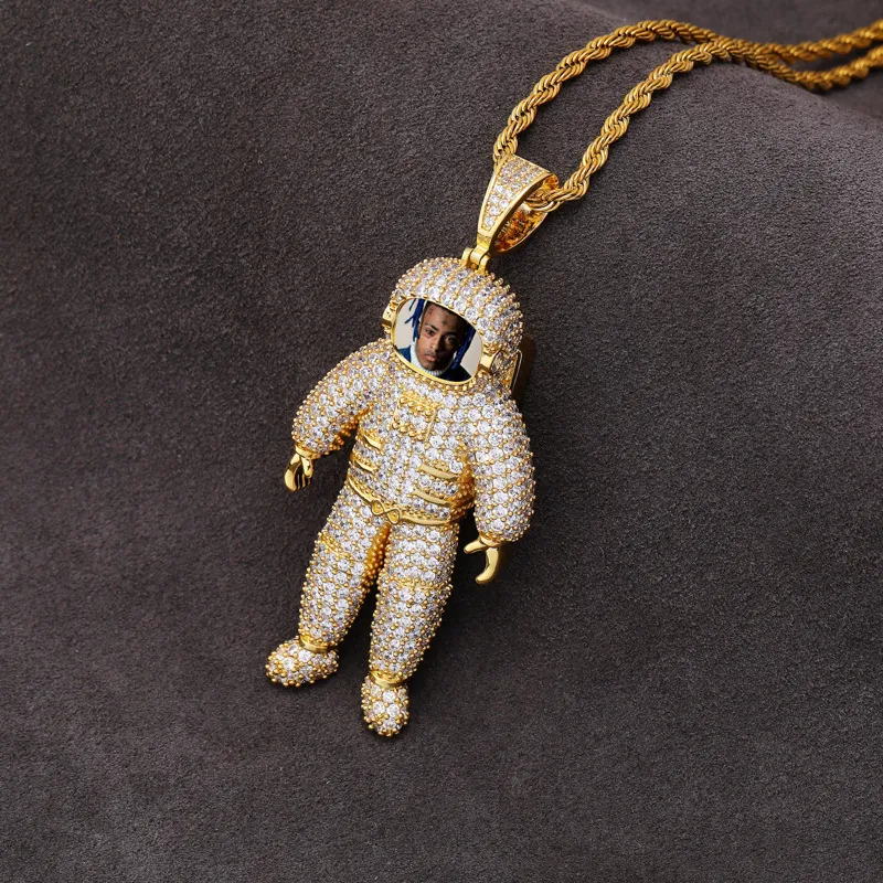 Collana con ciondoli astronauta con cornice personalizzata Po uomo CZ Stone Paved Bling Iced Out Hip Hop Rapper Jewelry1304v