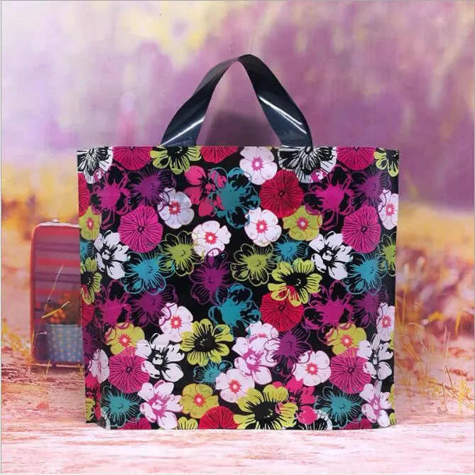 Bolsa de plástico de 50 piezas con mango dibujos animados de flores lindo regalo de regalo de compras grandes bolsas para regalos de regalo282v
