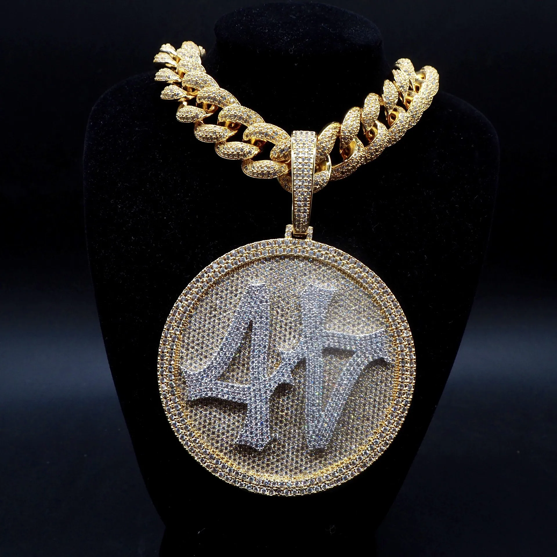 Mrożony numer 44 Diamentowy okrągły wisior Naszyjnik 18 -karatowy złoty plisowany męski Hiphop Bling Biżuter Prezent335f