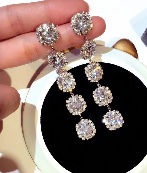 Nuovissimi orecchini di design di lusso con diamanti strass zircone esagerati pendenti lampadario orecchini moda donna girls267A