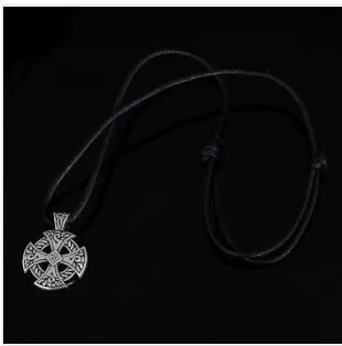 A29 Style Vintage religieux croix noeud Totem attrayant Viking collier pour hommes et femmes 256S
