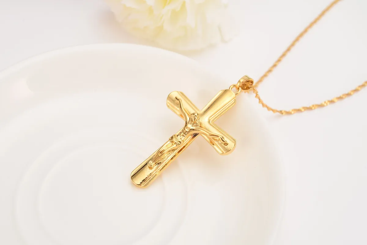 Män fina solid guldfinish Cross Halsband Hela Crucifix Pendant Women smycken mode Jesus dekoration klänning2917