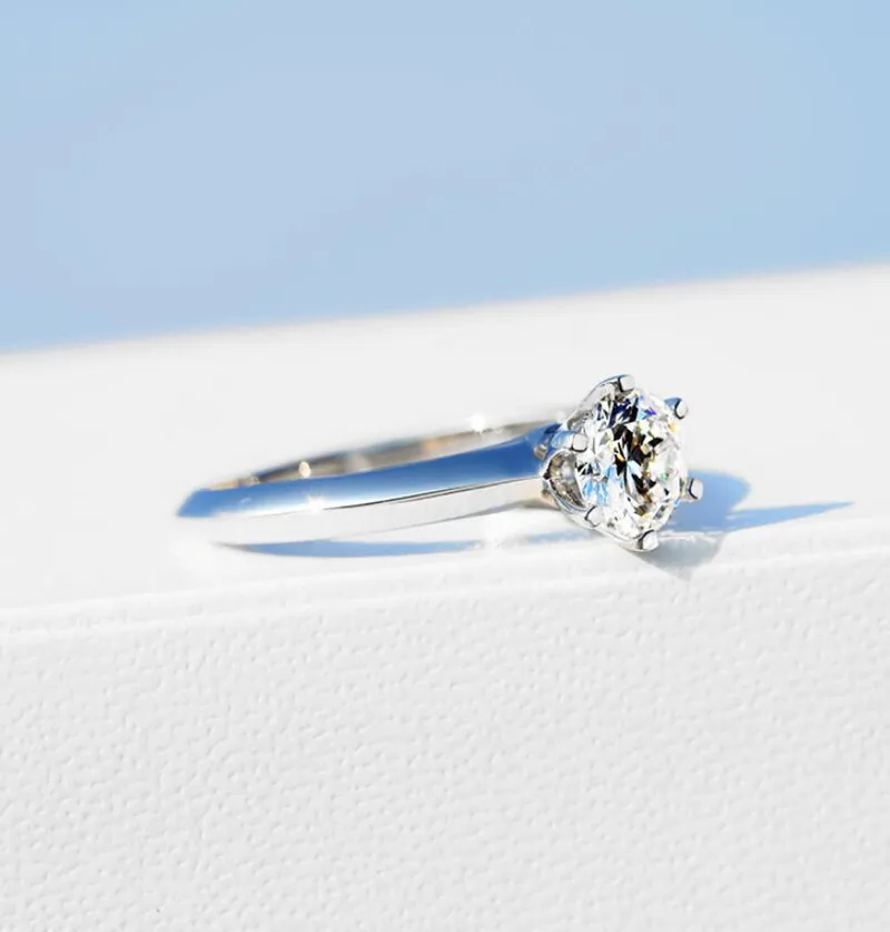 Med certifikat Nytt modevitt guldfärg bröllopsringar för kvinnor märke lyx 1 karat lab diamantguld ringar smycken r018249u