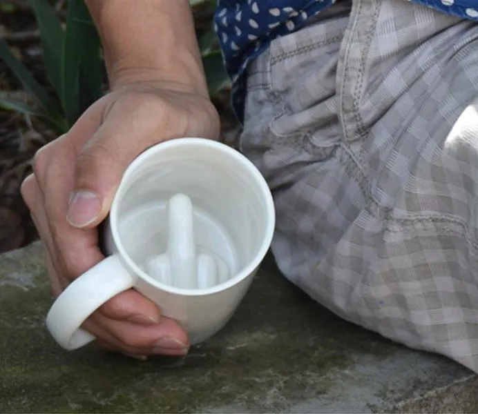 Kreatives Design, weißer Mittelfinger-Becher, Neuheit-Stil, Mischkaffee, Milchbecher, lustiger Keramikbecher, 300 ml Fassungsvermögen, Wasserbecher204J